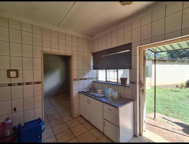 3 BEDROOM FREESTANDING FOR SALE IN STILFONTEIN EXT 3